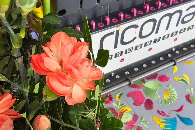 Машинна вишивка vs принт: порівняння технологій для бізнесу та індивідуальних замовлень