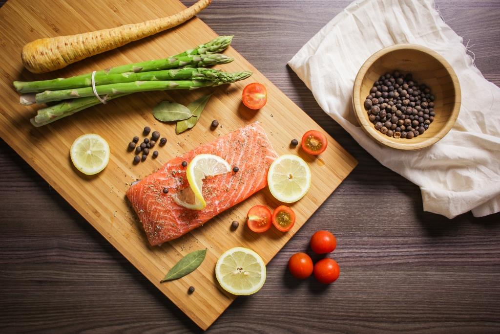 preparing-grilled-salmon-steak-picjumbo-com