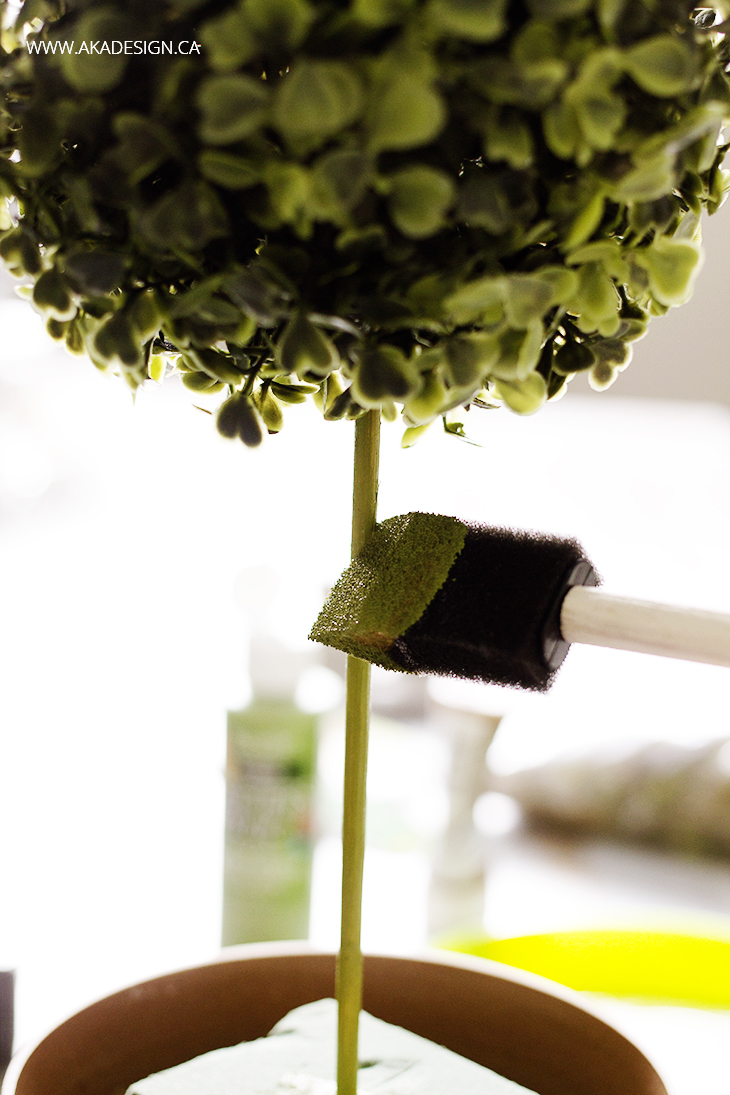 paint-skewer-on-diy-topiary