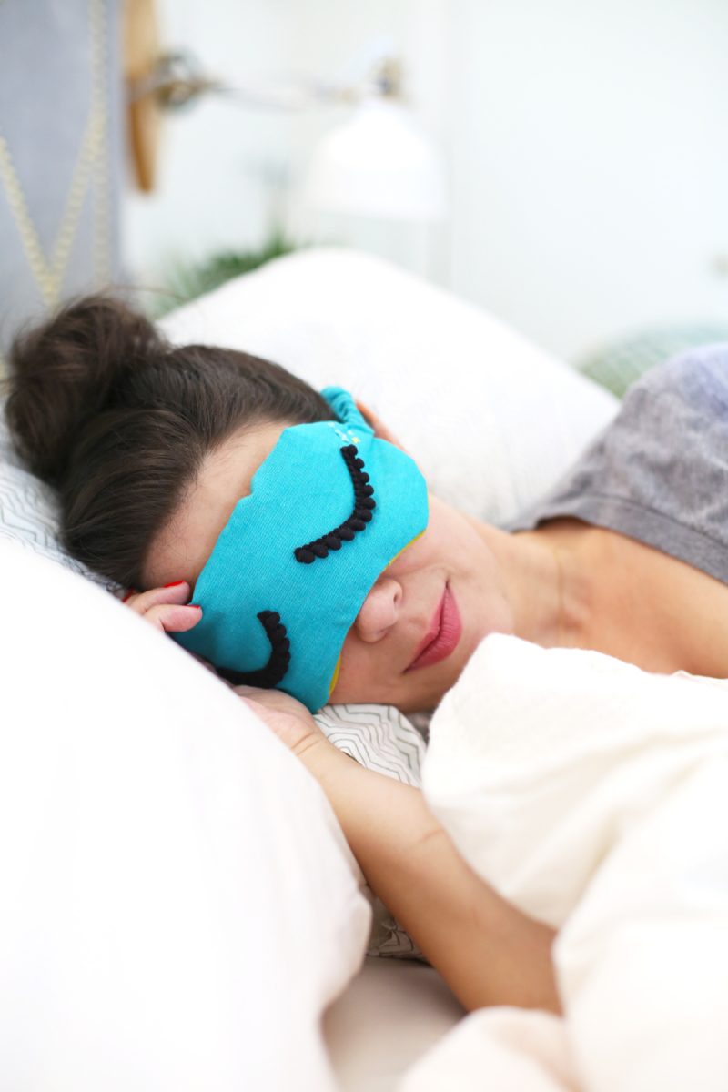 diy-sleepy-eye-mask-5-800x1200