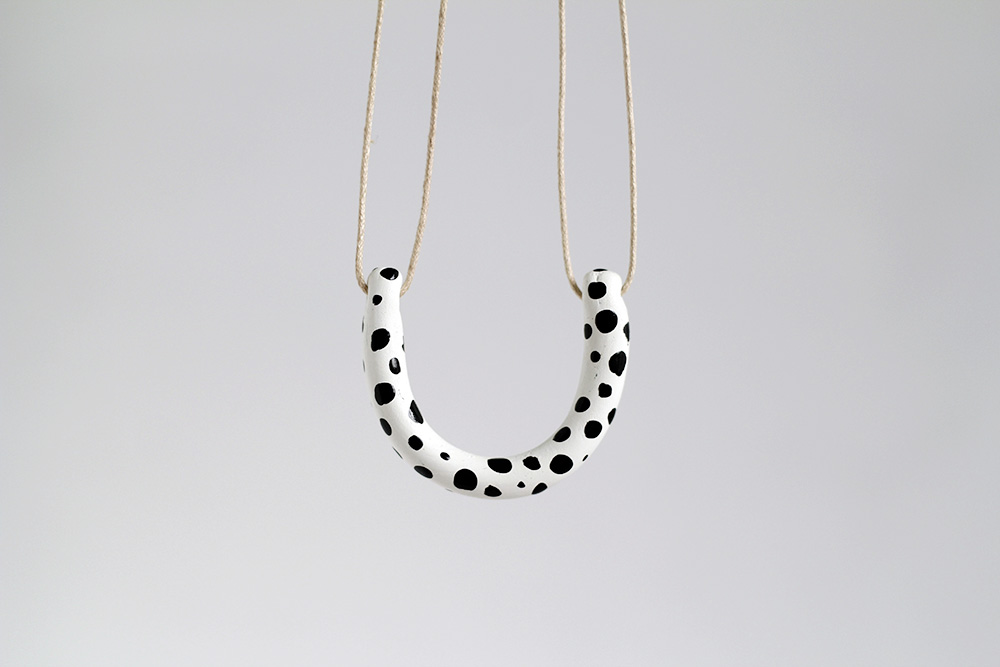 Fall-For-DIY-Dalmatian-Spot-Horseshoe-Necklace