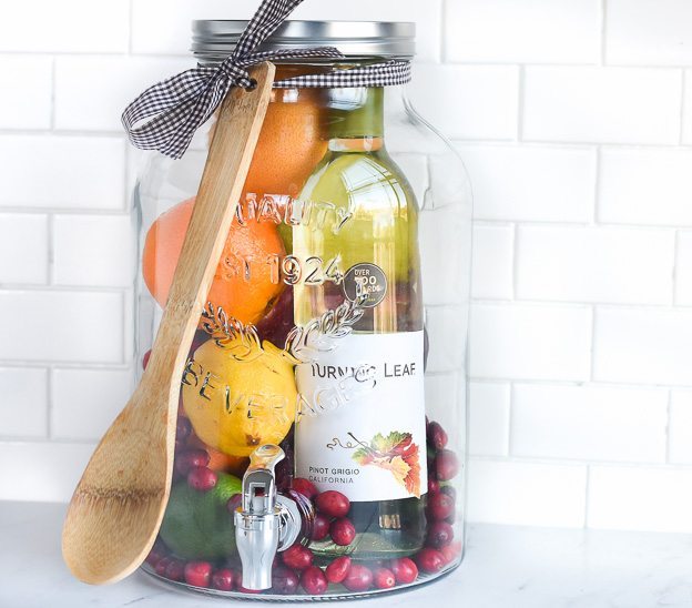 DIY-Gift-Idea-Sangria-for-Friends-2