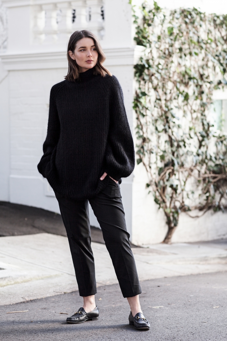 harperandharley_how-to-wear-oversized_black-jumper_outfit_streetstyle_1-mtjo687fzhhlqqa8fcuqlvbcs943euz1amraeyr8ho