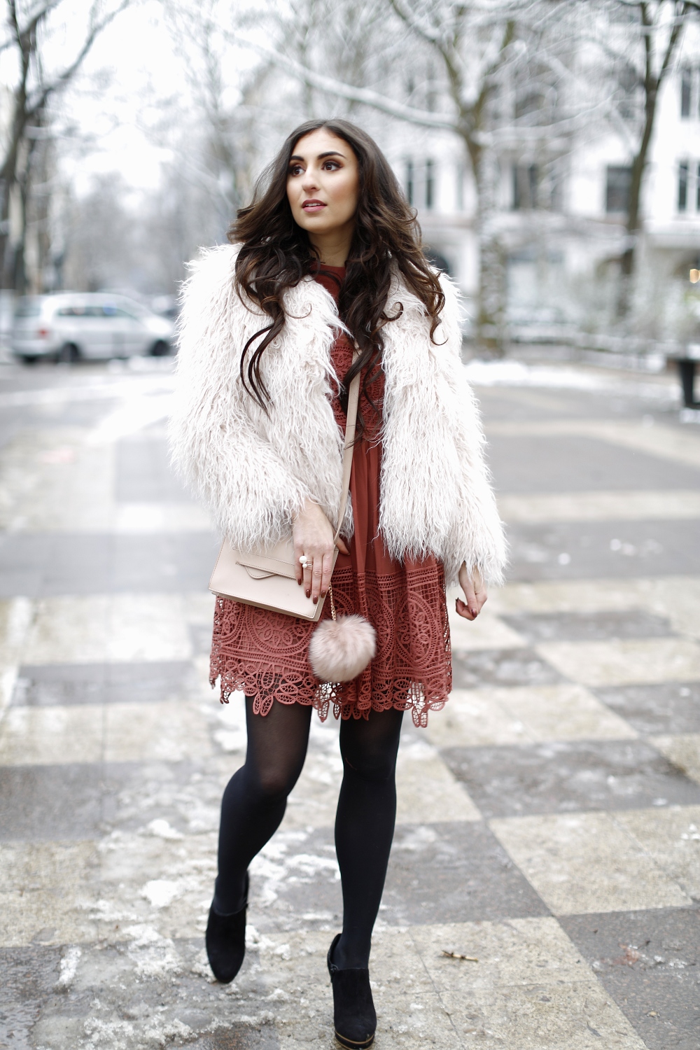 hoch-komplett-2-asos-lace-dress-rust-dress-vikings-look-inspiration-zara-faux-fur-jacket-birthday-look-winter-geburtstags-outfit-winter-herbst-samieze-streetstyle